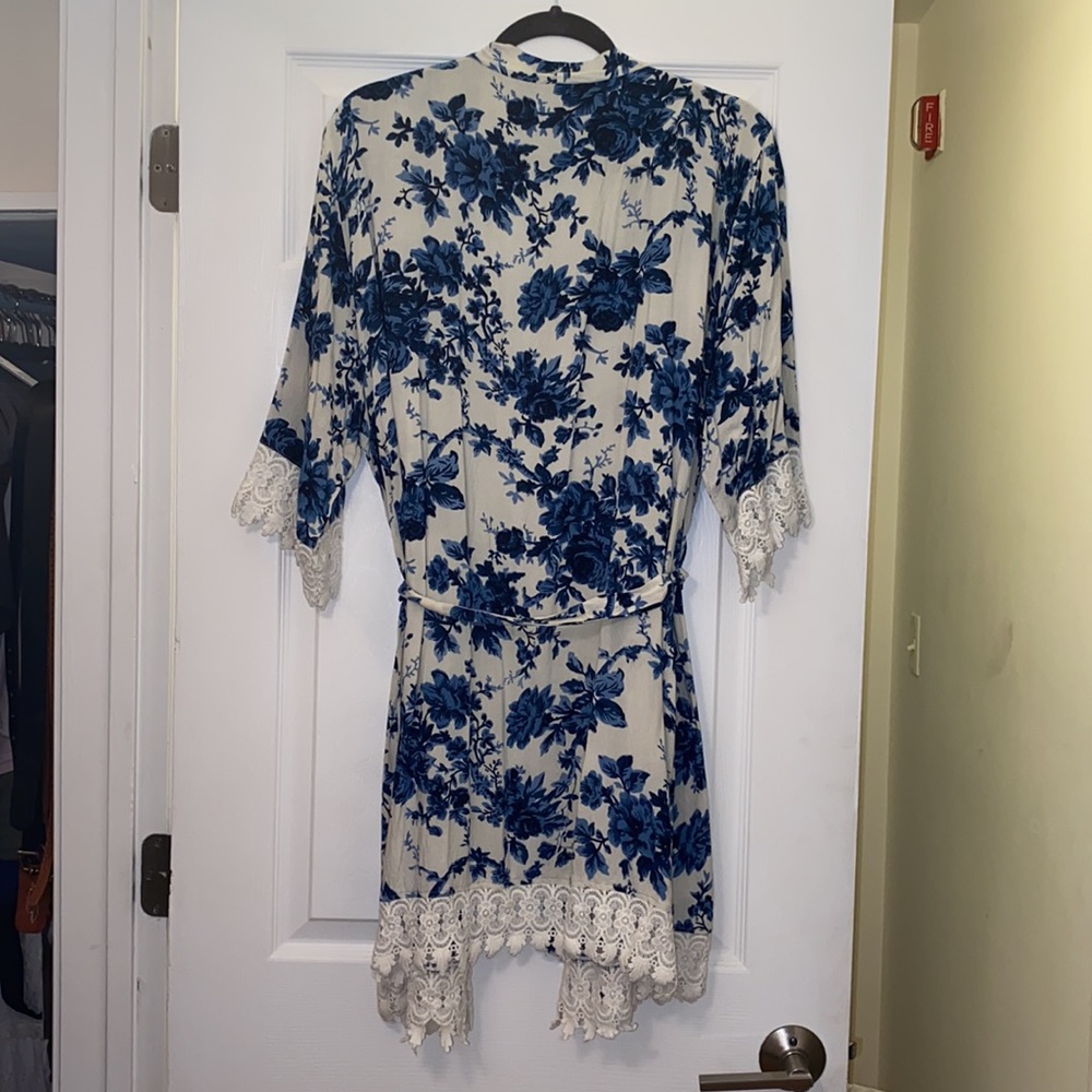 Floral robe - Picture 4 of 4